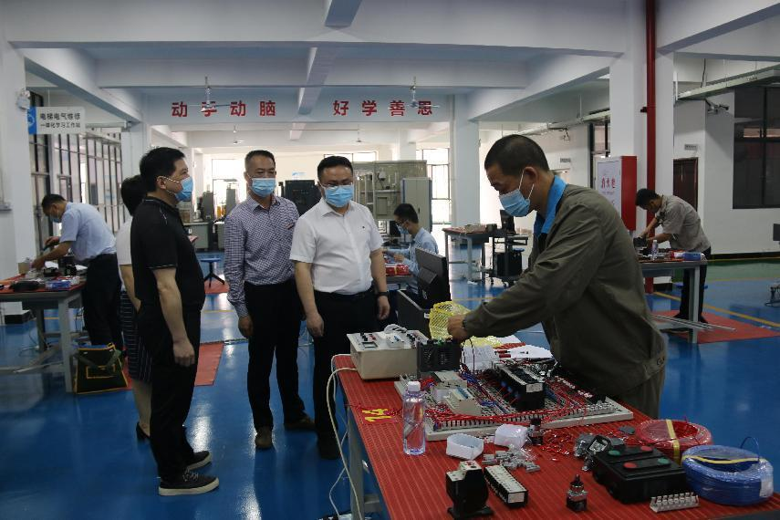 永安市委书记傅天宝一行莅临三明市第二高级技工学校开展调研工作